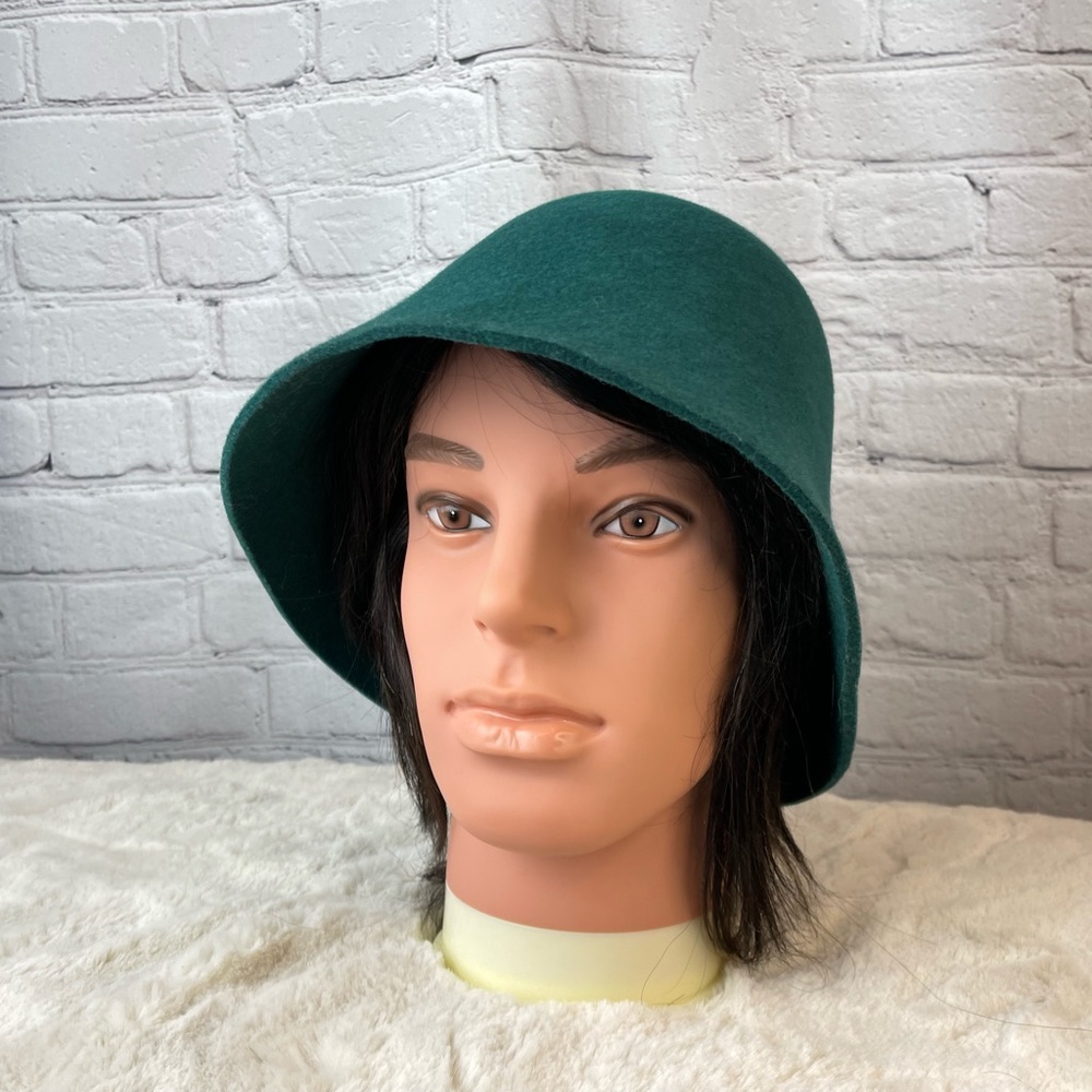 Anthopologie NWT Mod Felt Bucket hat in green